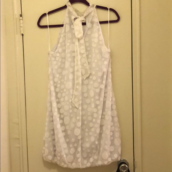 White dress - Picture 7 of 8